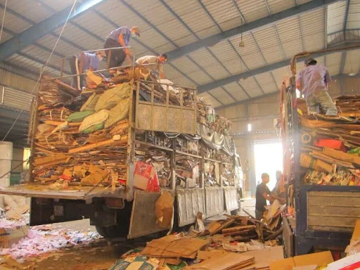 Học cách thu mua phế liệu từ Thành Long