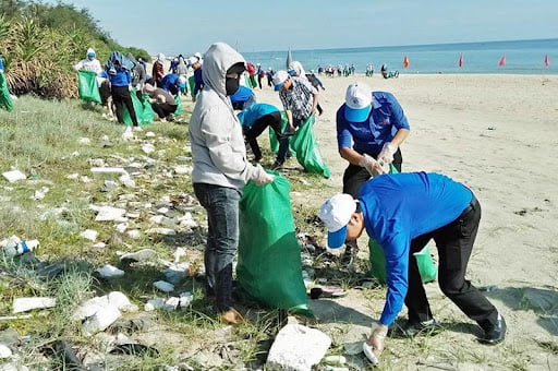 Thu gom phế liệu cũng có thể được triển khai như một hoạt động cộng đồng