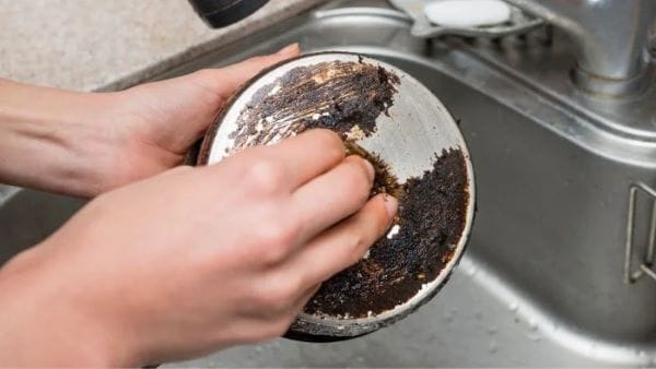 Tại sao nhôm không bị gỉ sét như sắt?