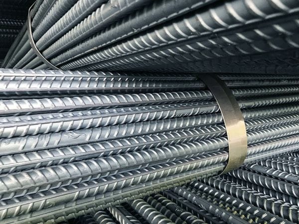 Thép là hợp kim được tạo nên chủ yếu từ sắt kết hợp với một lượng nhỏ carbon