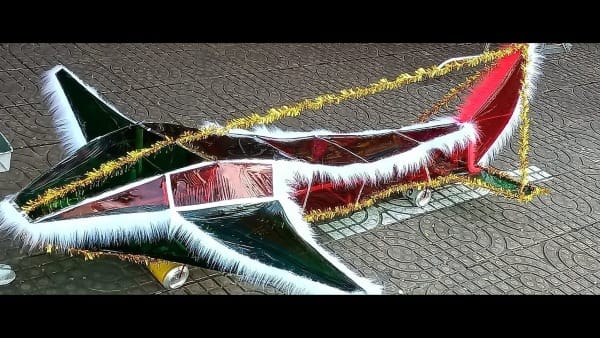 Cách làm lồng đèn hình máy bay độc đáo