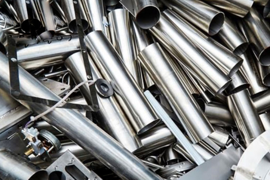 Ống inox phế liệu xếp chồng – Phế liệu Thành Long
