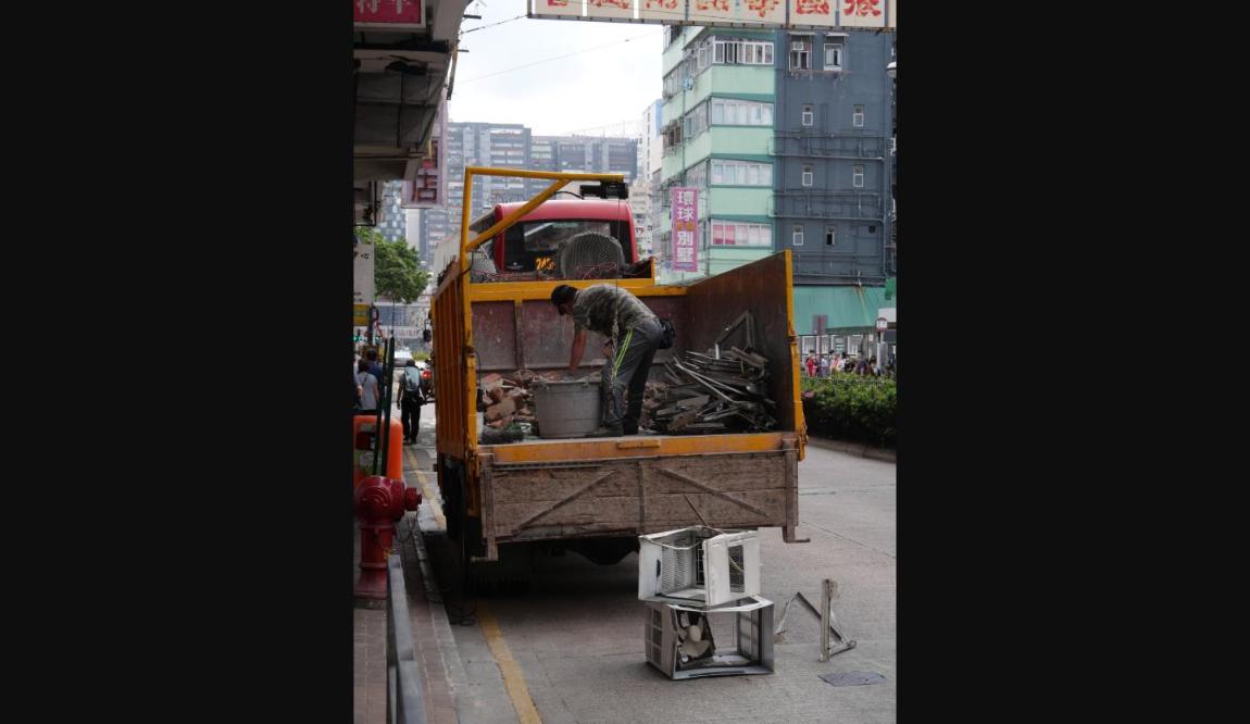 Hiện trường thu mua sắt vụn, bốc xếp lên xe tải – Phế liệu Thành Long