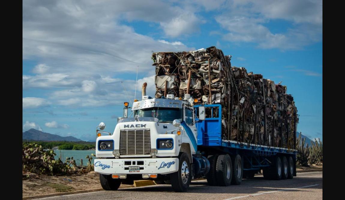 Xe tải chở kiện sắt phế liệu đã ép khối – Phế liệu Thành Long